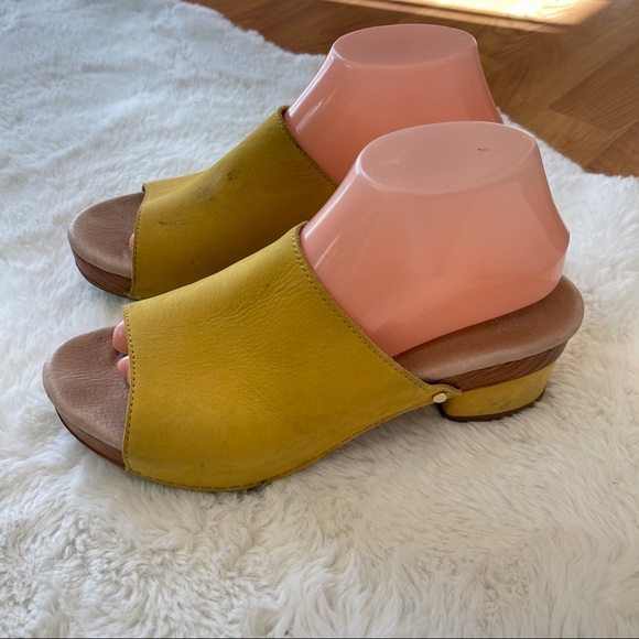 dansko maci yellow